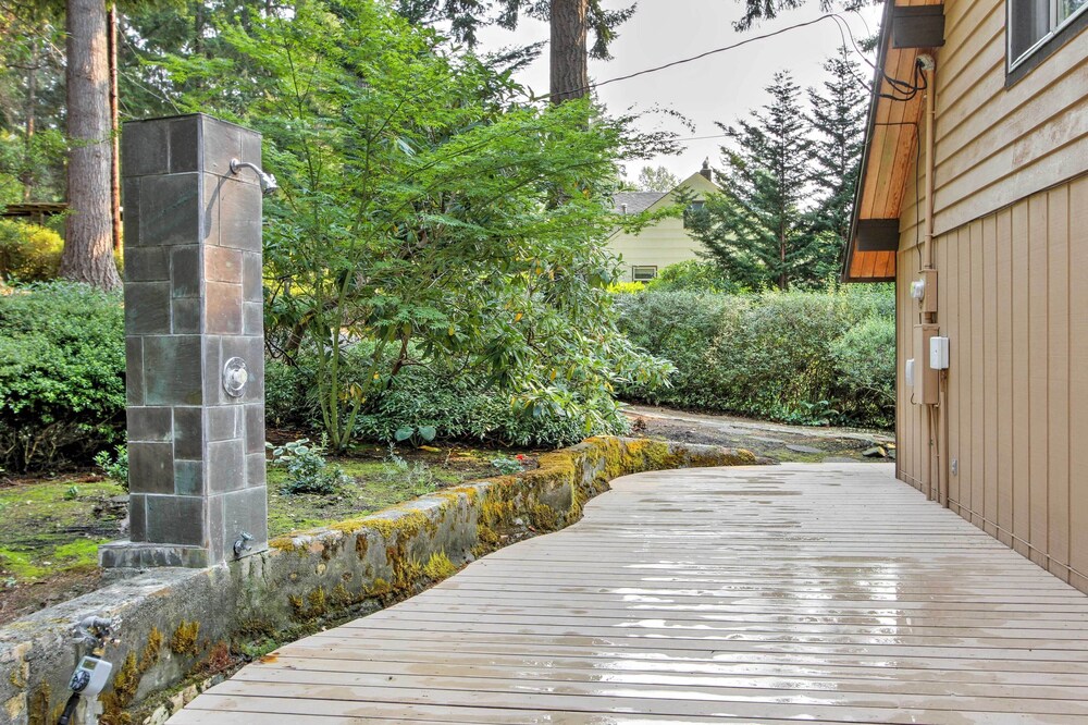 Waterfront Gig Harbor Cabin w/ Puget Sound views! in Gig Harbor Best