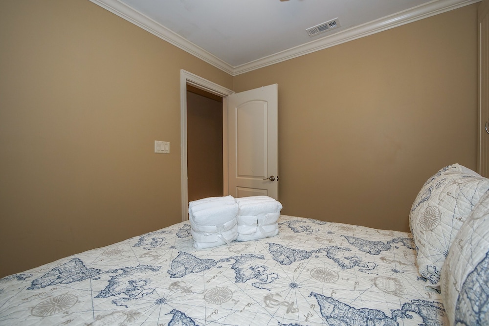 339 Breakers Direct Oceanfront Views, 339 Breakers. Sleeps 4 Hilton