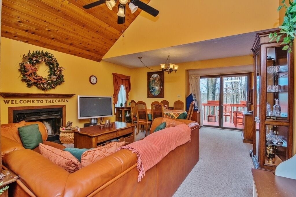 Laurel Highlands Condo - 7 Miles to Ohiopyle Park! in Uniontown, United States