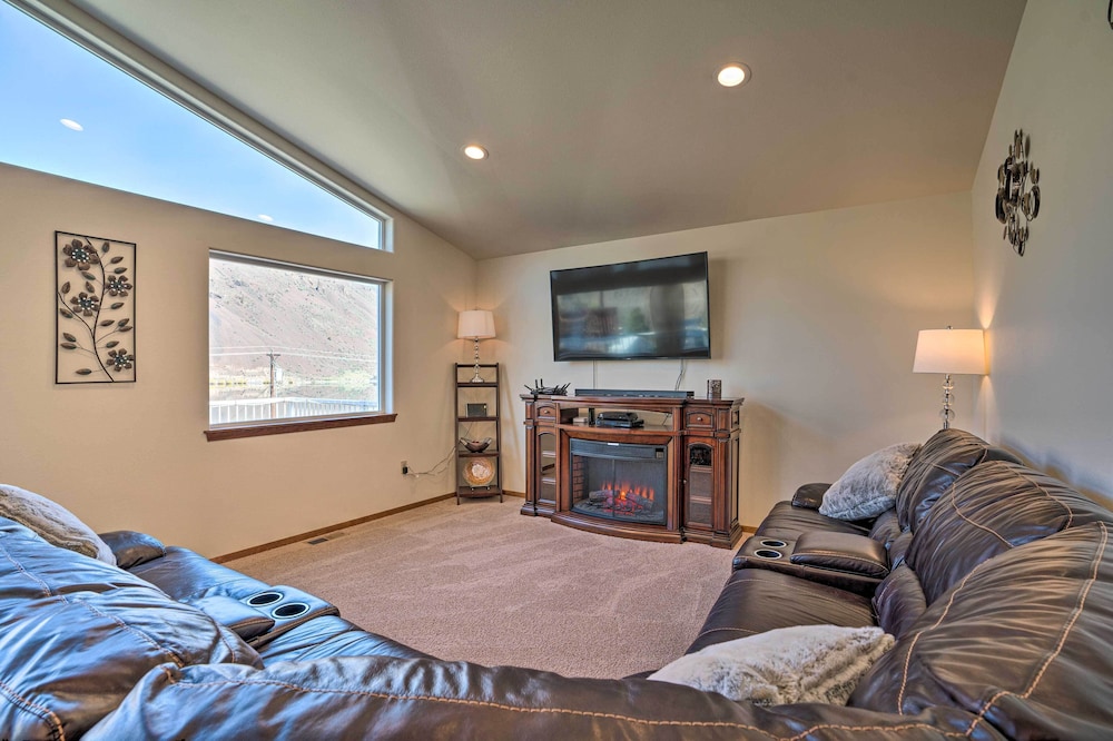 Coulee City Home w/ Mtn Views Steps to Blue Lake in Coulee City