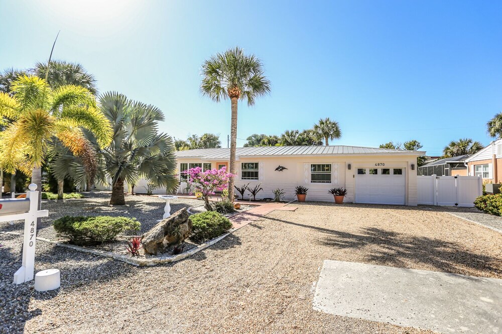 Tropical Paradise Pool Home With Tiki Hut Seconds To The Beach In Fort Myers Hotel Rates Reviews On Orbitz Tropical Paradise Pool Home With Tiki Hut Seconds To The Beach In Fort Myers Hotel Rates Reviews On Orbitz