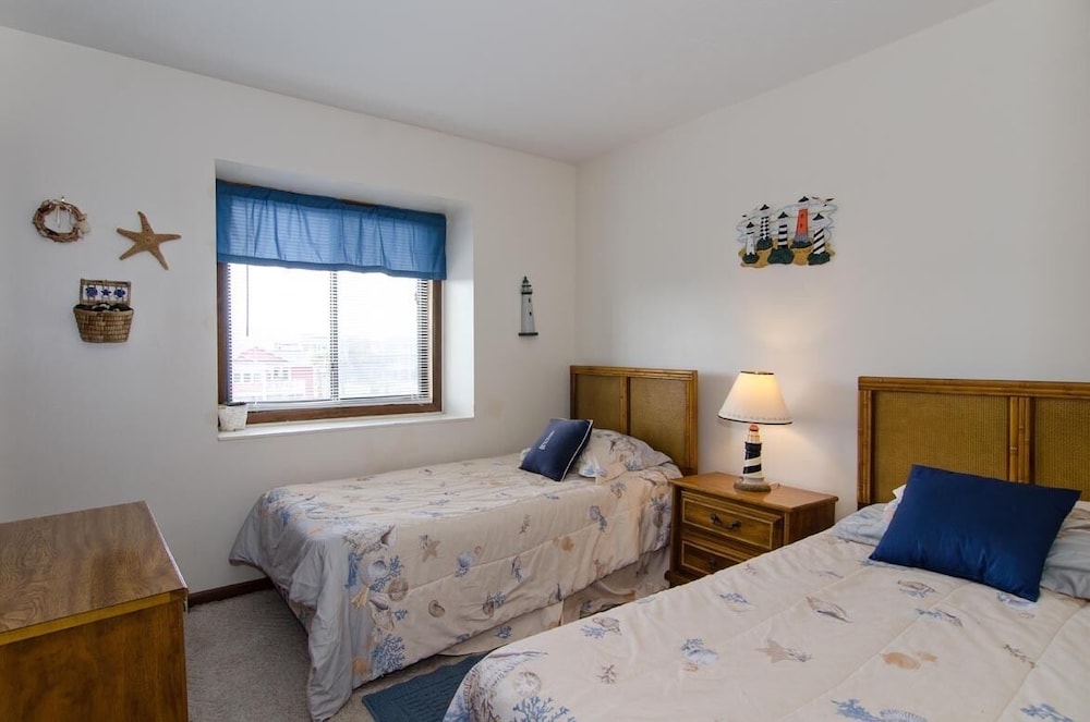 Spacious ocean front condo in Ocean Dunes! Kure Beach Vrbo