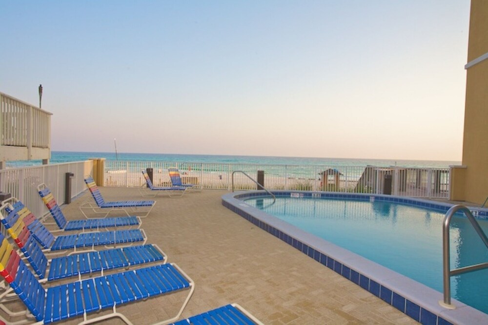 Beautiful 13th Floor Condo With Amazing Views Free Wifi