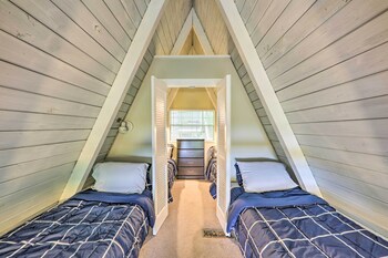 Pet Friendly Chalet W Deck Center Hill Lake Views Baxter 2020