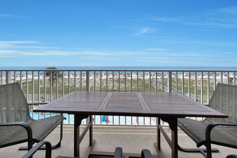 2nd Floor Gulf-Front Unit | In/Outdoor pools, Hot tub, Sauna, BBQ, Wifi, Fitness | Free Activities