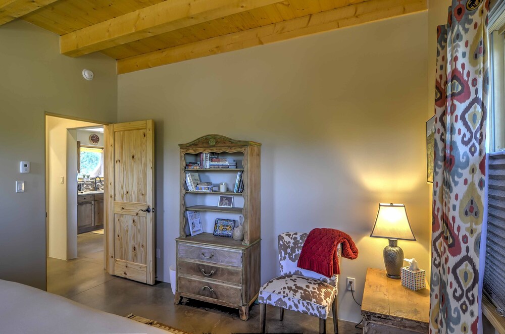 Hidden Santa Fe Gem Nestled in Tesuque Hills! Tesuque Vrbo