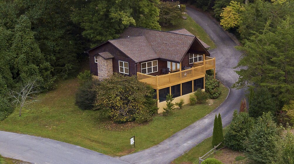 2 Bedroom Log Cabin Gatlinburg Mountain Views Theatre Room