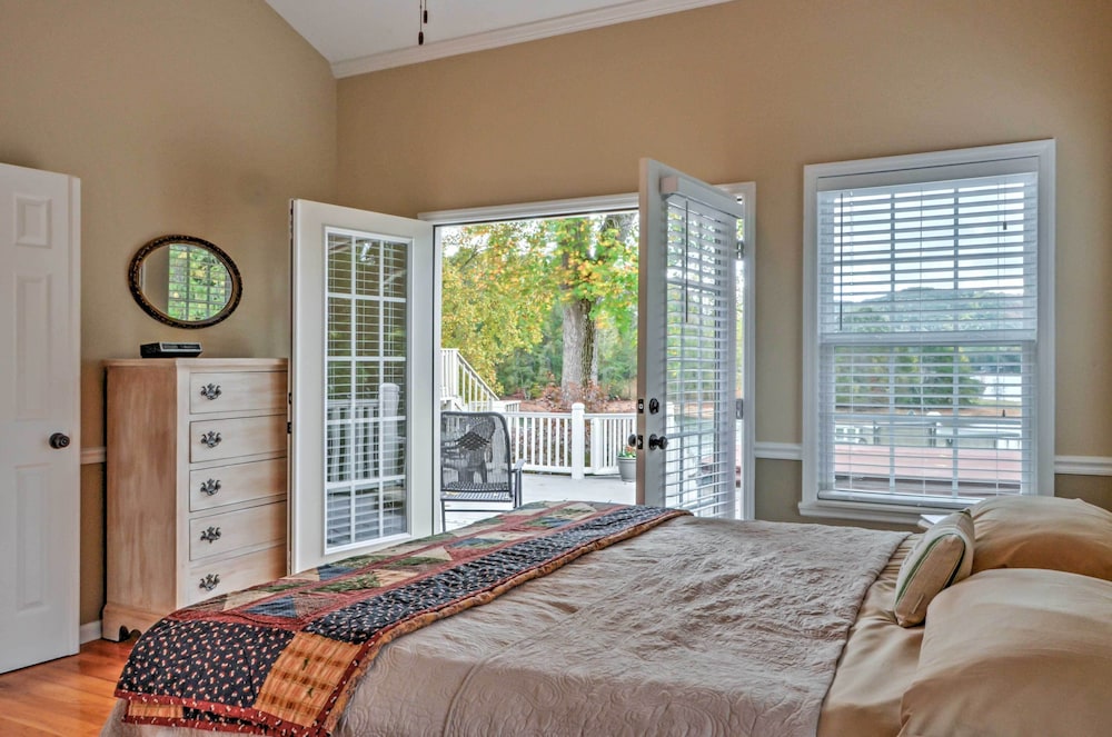 Lakefront Hiawassee Home w/ Boat Dock & Hot Tub! Hiawassee Vrbo