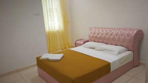 4 bedrooms, iron/ironing board, free WiFi