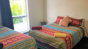 Free WiFi, linens