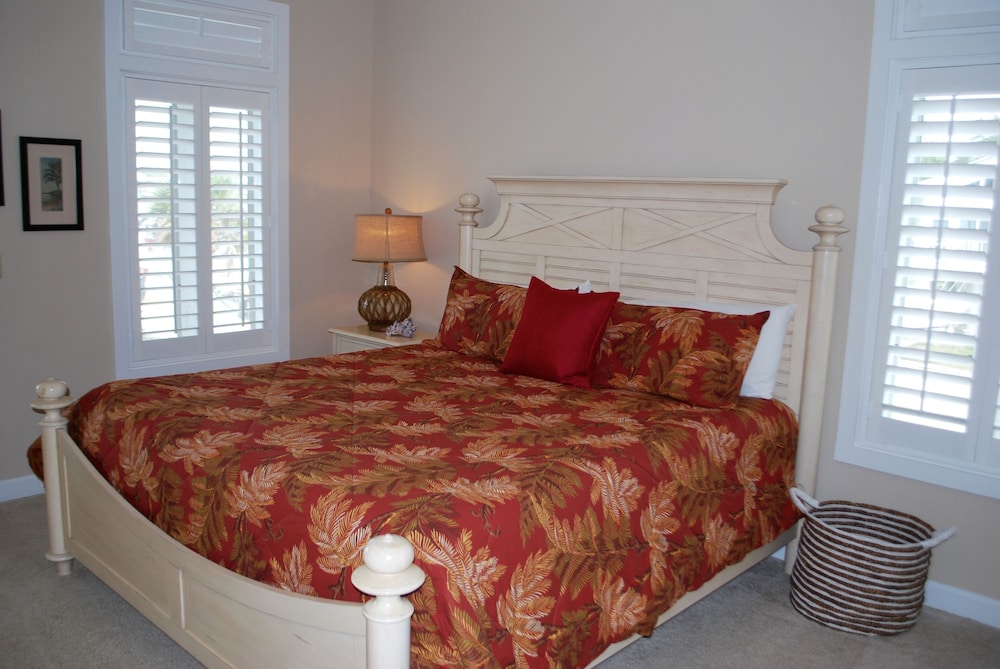 Waterfront, Rivers Edge Condo 1DBldg 1 *PRIVATE DOCK and ASSIGNED