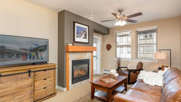 On Mtn Luxe Condo New Decor Multiple Hot Tubs Grills Ski In