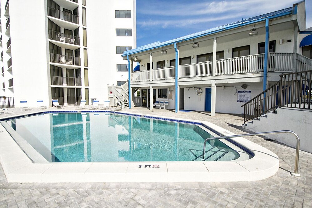 Book 4 Spring~Gulf Front Views~Pool~Hot Tub~Clubhouse~2BR Aquavista W304