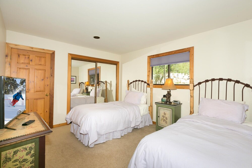 Victory Place at Palisades Stunning 5 BR with Private Hot Tub and