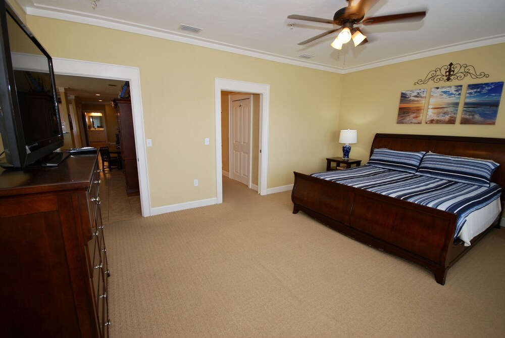 Overlooking the Gulf of Mexico! Gulf Breeze Condo 208 Private Ramp and Slip! , Steinhatchee