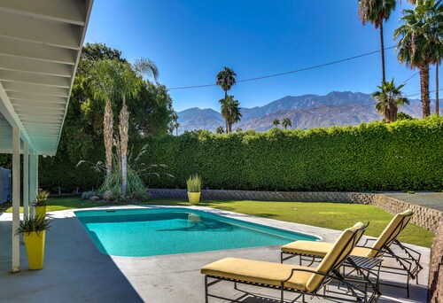 Hotels Near Psp Find Over 1639 Palm Springs Intl The Pool House Palm Springs Vacation Getaway