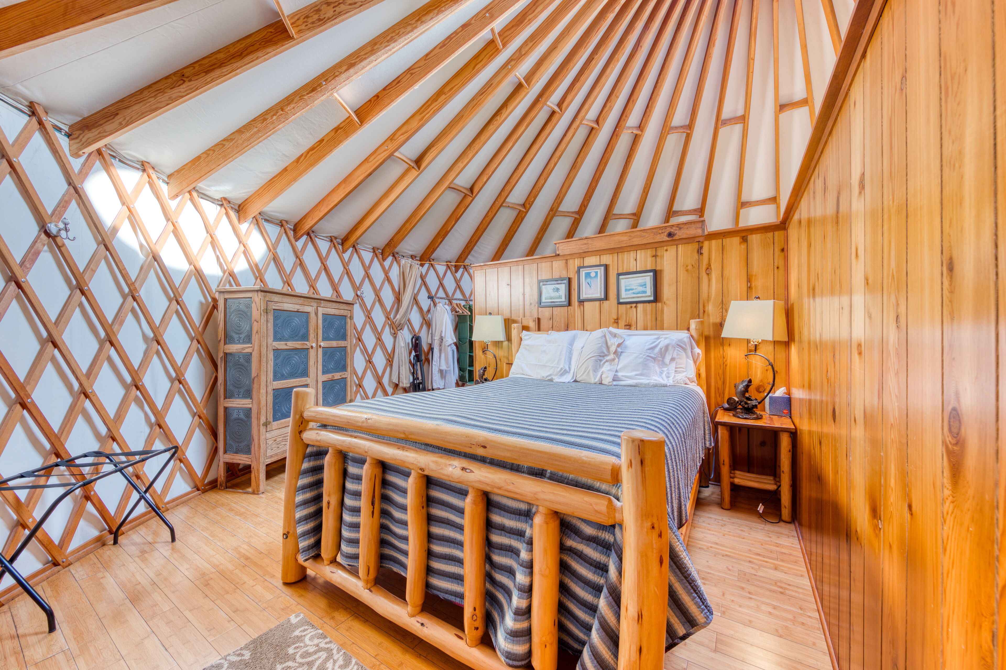 Cozy, oceanfront, dog-friendly yurt with private hot tub in Bay City, United States
