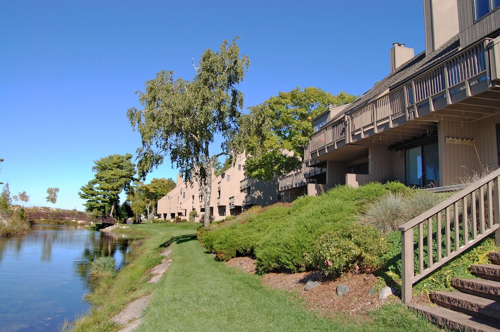 Riverfront 2b Condo With Lake Michigan Access Views In Glen Featured Image