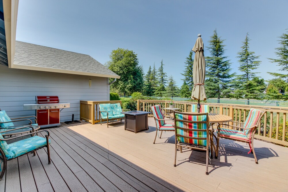 Mac Haven Home with Deck, Fireplace & Firepit - Near Downtown & Wineries