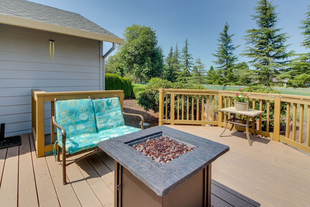 Mac Haven Home with Deck, Fireplace & Firepit - Near Downtown & Wineries