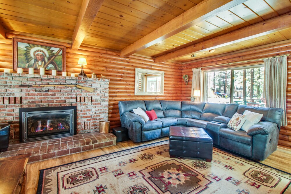 Log Cabin W Private Hot Tub Rustic Charm Walk To Beach In