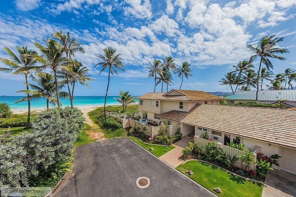 Kailua Beachfront SHORTTERM LICENSED RENTAL Amazing Views, Spacious