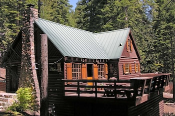 Step Back In Time Gorgeous Classic Tahoe Log Cabin Near Lake