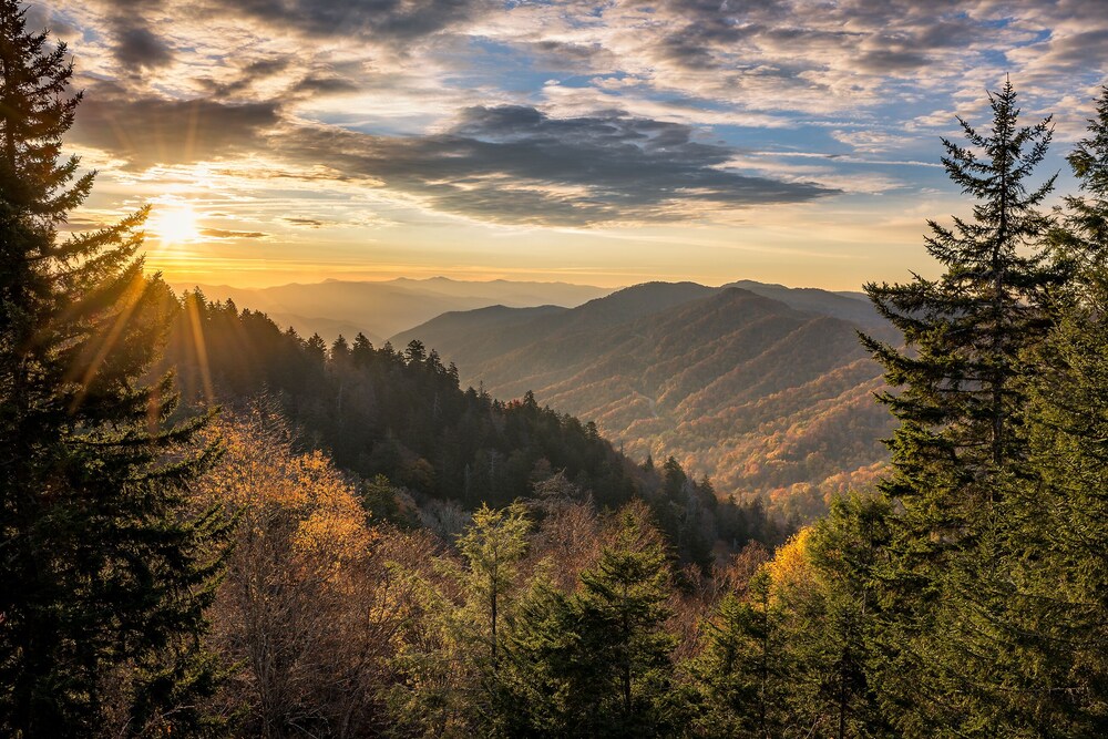 Enchanted View Lodge, 3 Bedrooms, Sleeps 10, Pool Access, Mountain View