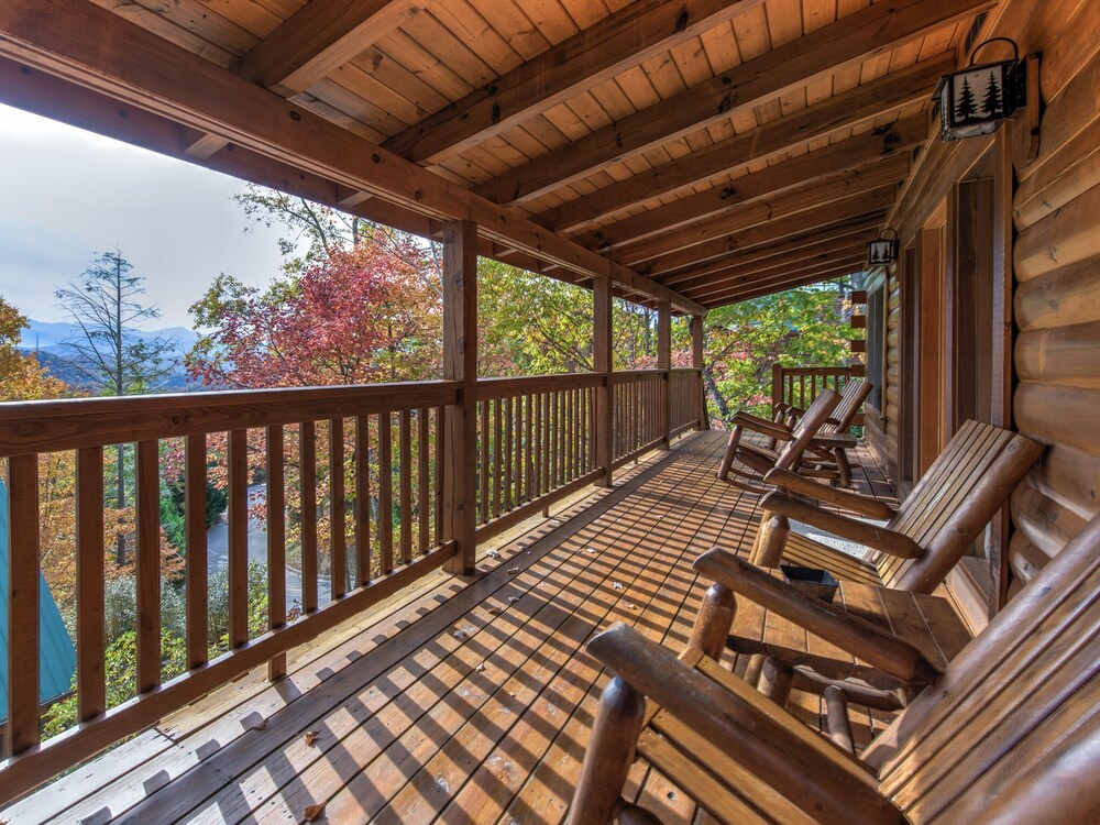 Enchanted View Lodge, 3 Bedrooms, Sleeps 10, Pool Access, Mountain View