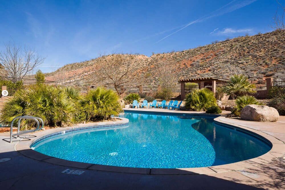 Zion National Park Rental With BBQ, Hot Tub and Pools are Open B9