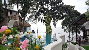 Piscine extérieure, piscine naturelle