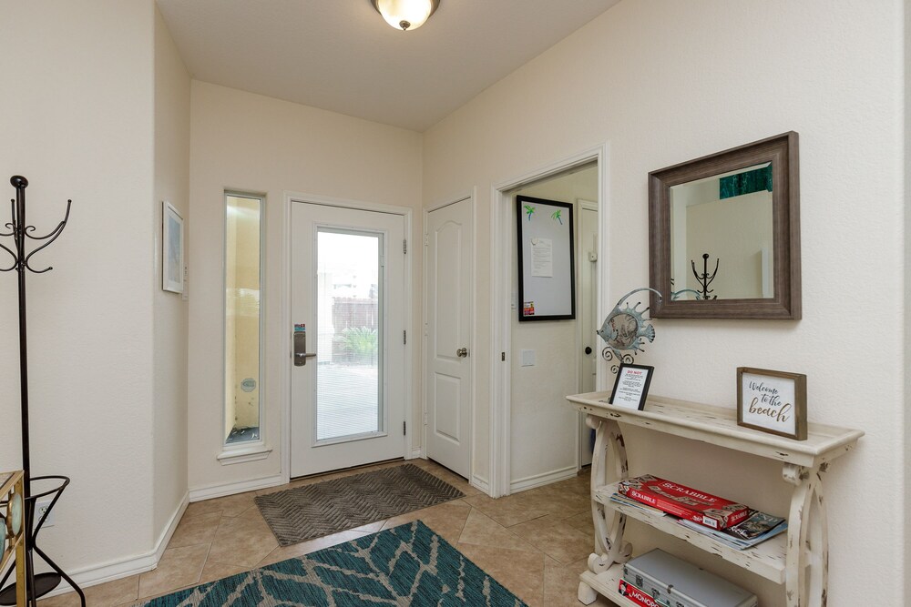 Lovely Waterfront Unit W/ King Bed, Large Deck, Boat Slip + Washer