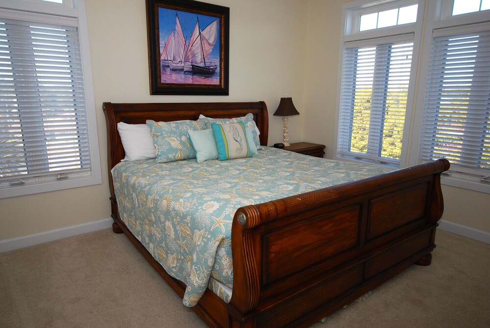 Waterfront, RIVERS EDGE CONDO 2ABLDG 1 *PRIVATE DOCK and ASSIGNED BOAT