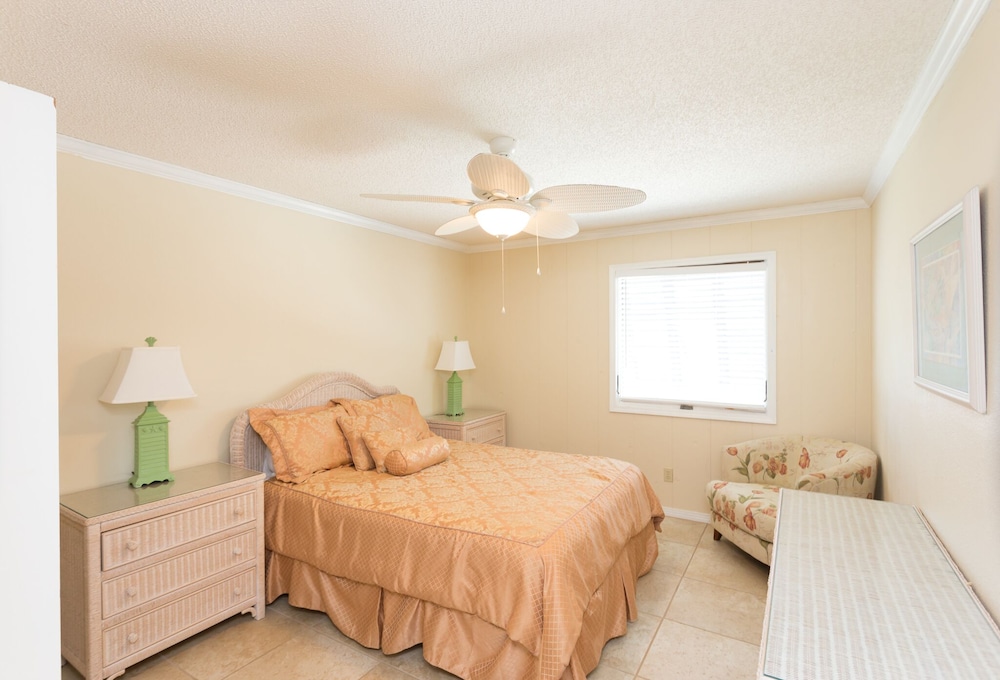 Pet Friendly!!! On the Gulf