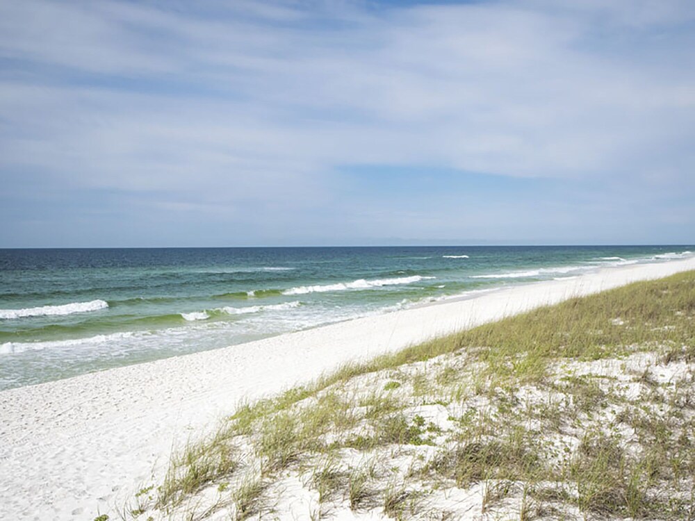 Beautifully Redecorated Navarre Beach Condo - Just Steps Away from the Sand!