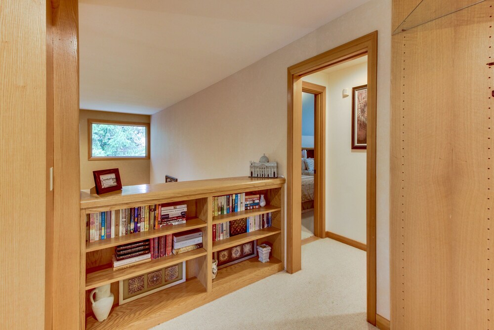 Sunriver Getaway, Golf Course Views, WiFi, Hot Tub & SHARC Passes
