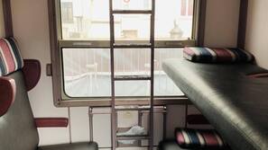 Cortinas opacas, wifi gratis, acceso en silla de ruedas