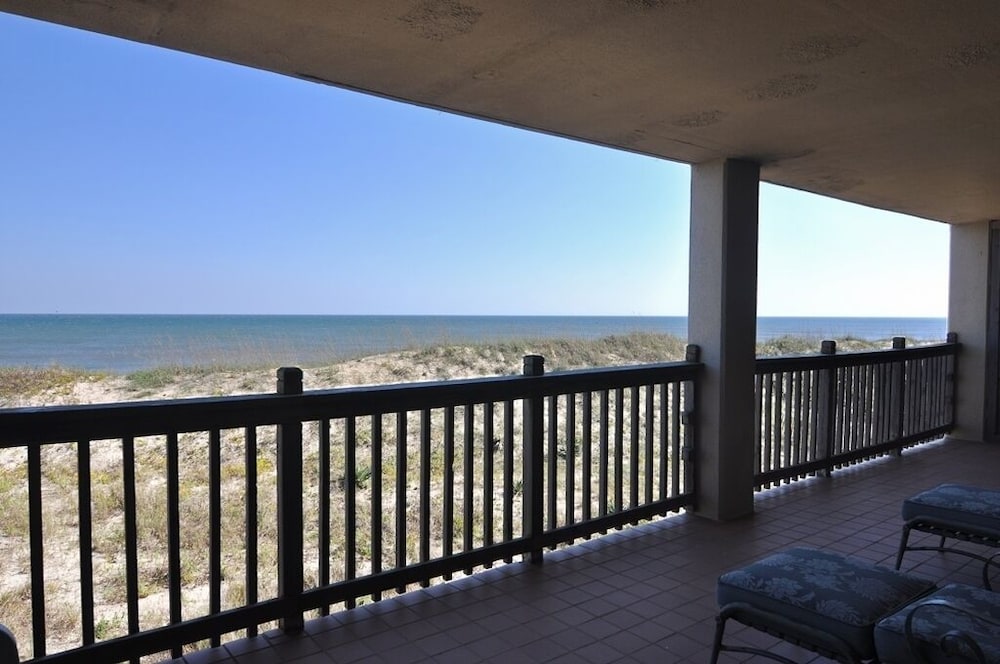 Heron Cove 202S Oceanfront Condo Unit w/Private Balcony, Close to