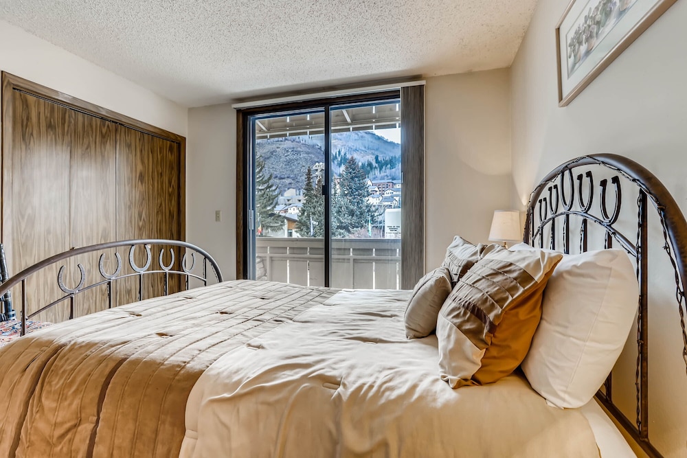 Wood Fireplace, btwn Vail Lionshead Villages SC304 Vail Vrbo