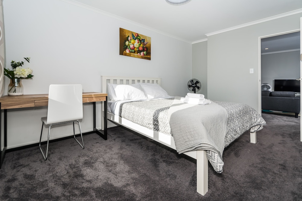 Albany Rosedale Modern 2 Bedroom Unit Deals & Reviews (Auckland, NZL