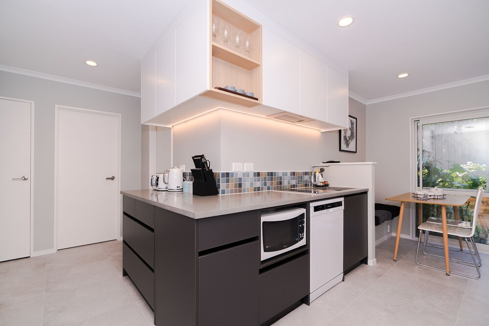 Albany Rosedale Modern 2 Bedroom Unit Deals & Reviews (Auckland, NZL