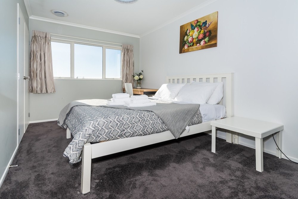 Albany Rosedale Modern 2 Bedroom Unit Deals & Reviews (Auckland, NZL
