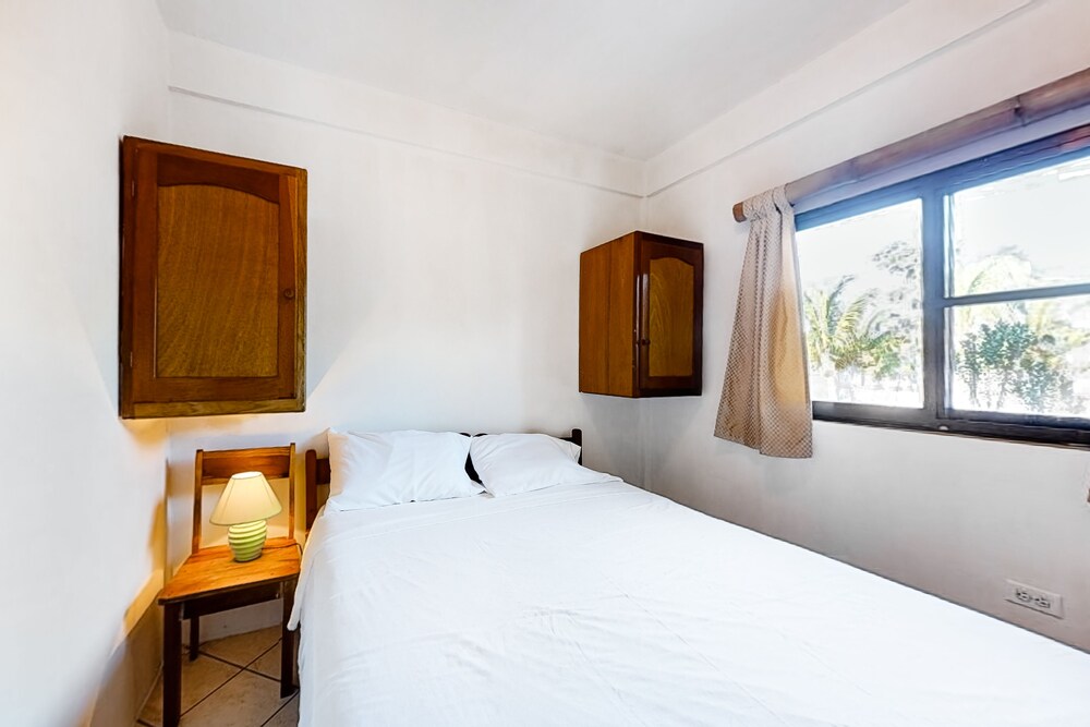 Affordable Suite with WiFi, Partial AC, Shared Rooftop Deck, Pool, and