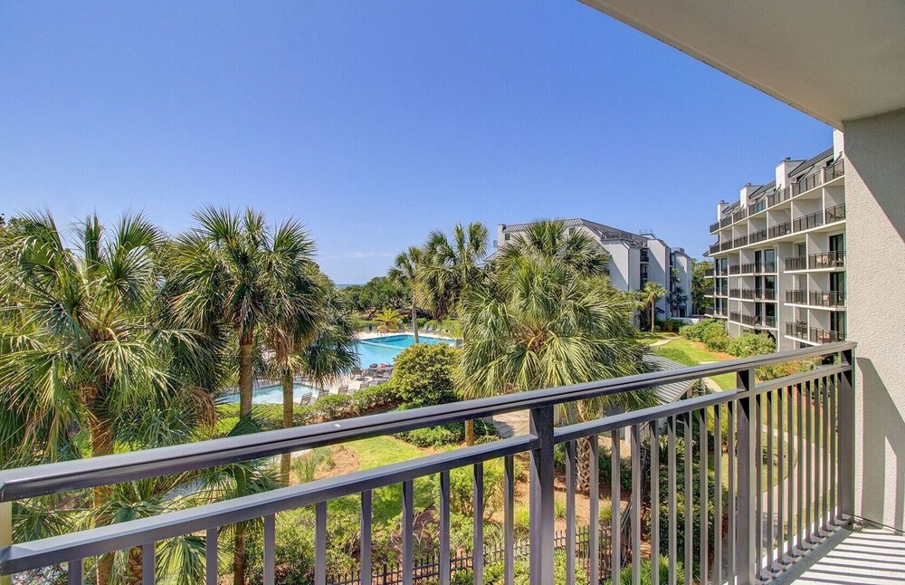 Island Getaway- Beautiful Condo w/ Ocean-Pool View. Best Pool in Resort- $250 Beach Gear Credit