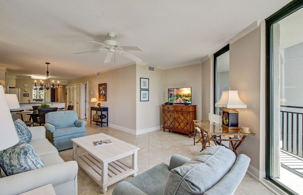 Island Getaway- Beautiful Condo w/ Ocean-Pool View. Best Pool in Resort- $250 Beach Gear Credit