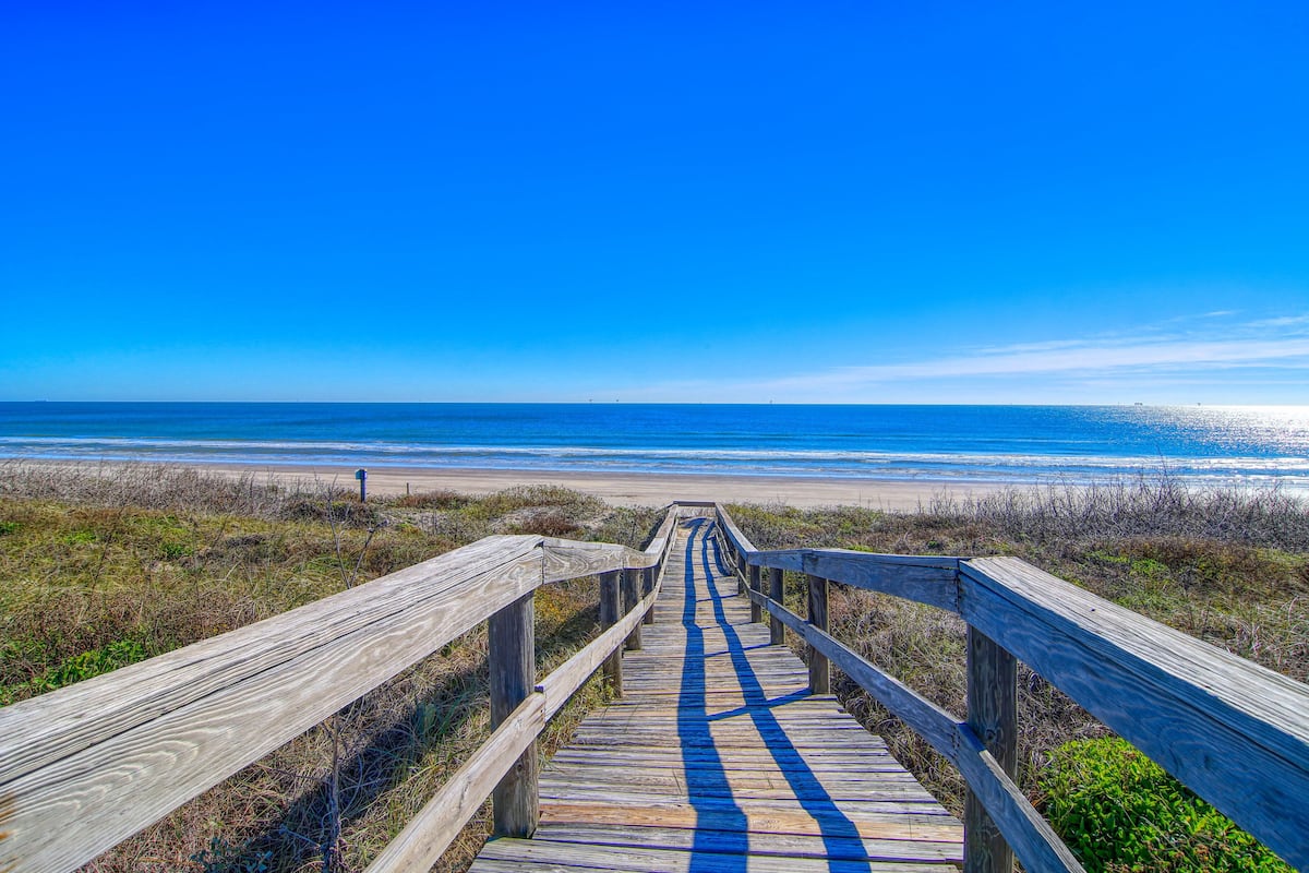 Smiling Jacks Escape: Boardwalk to Beach, Heated Pool, Pets, Near Ocean: 2021 Room Prices, Deals & Reviews | Expedia.com