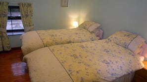 2 bedrooms, Internet, linens