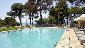 Indoor pool, 2 outdoor pools, pool umbrellas, pool loungers