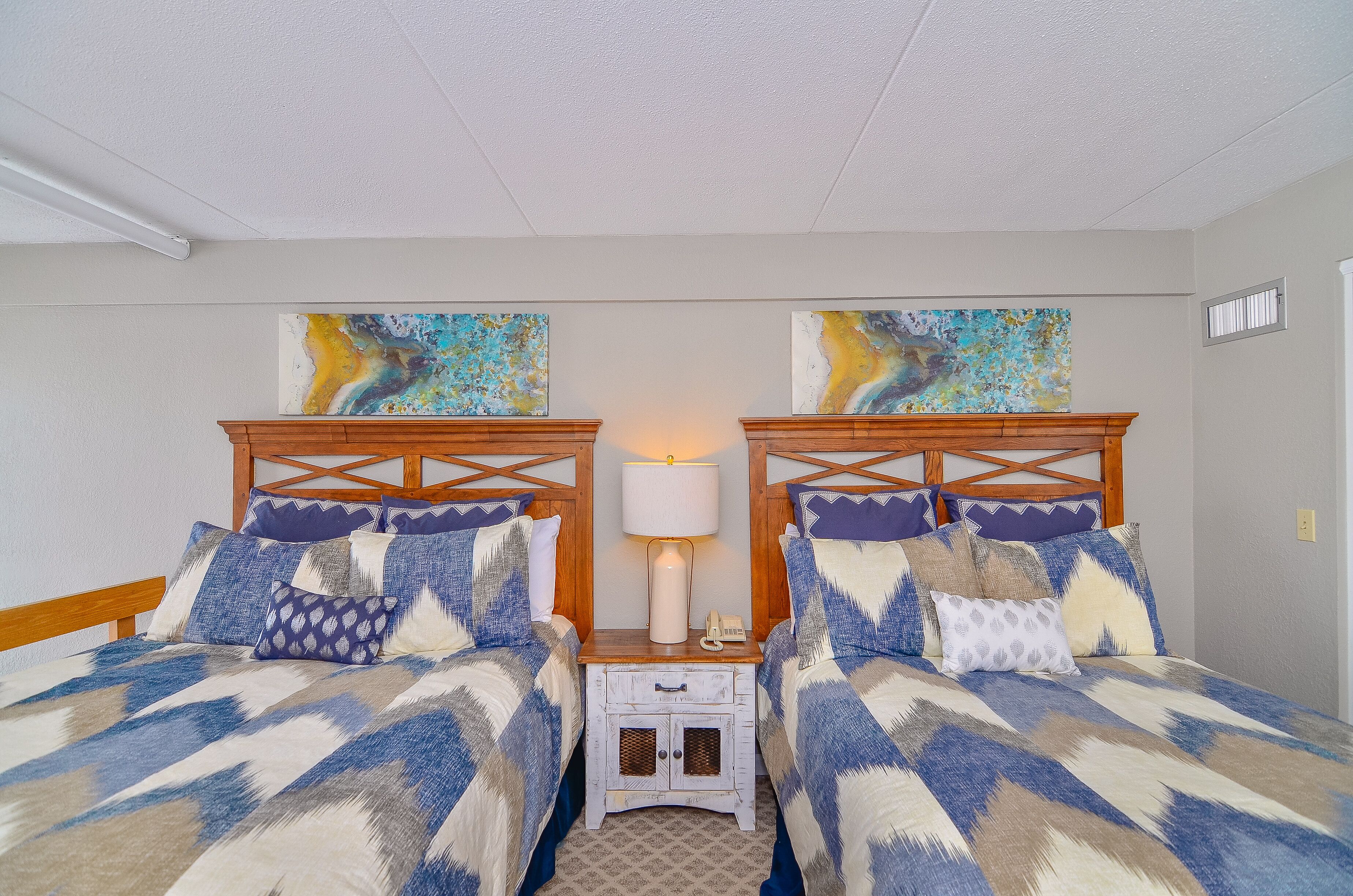 301D - Lakefront 2 Bedroom Condo with 2 Baths, Free WIFI! in Cumberland, United States