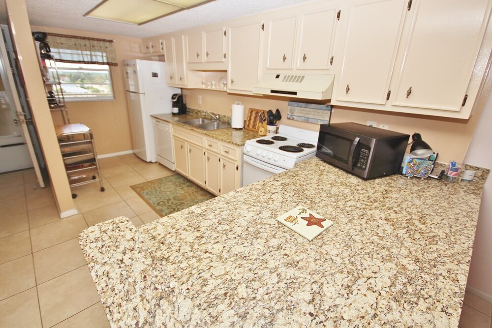 Fantastic Direct Oceanfront Unit With Beautiful Views